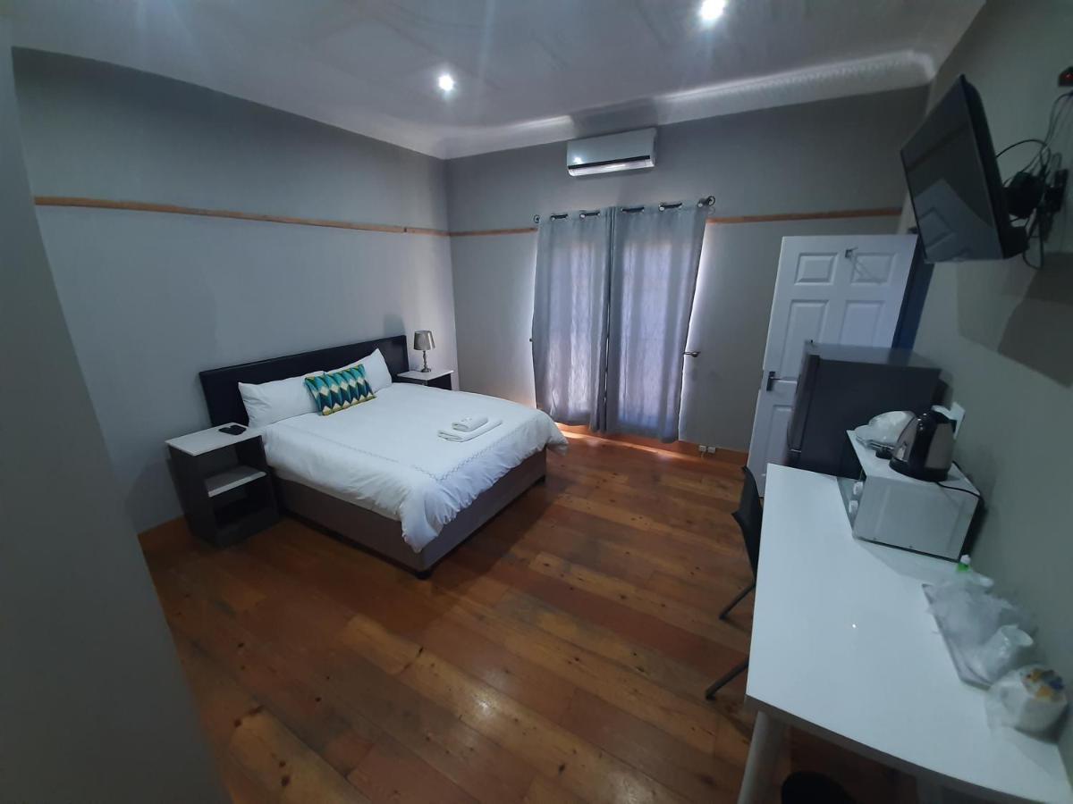 Lux Rooms On 37 Bloemfontein Exterior photo