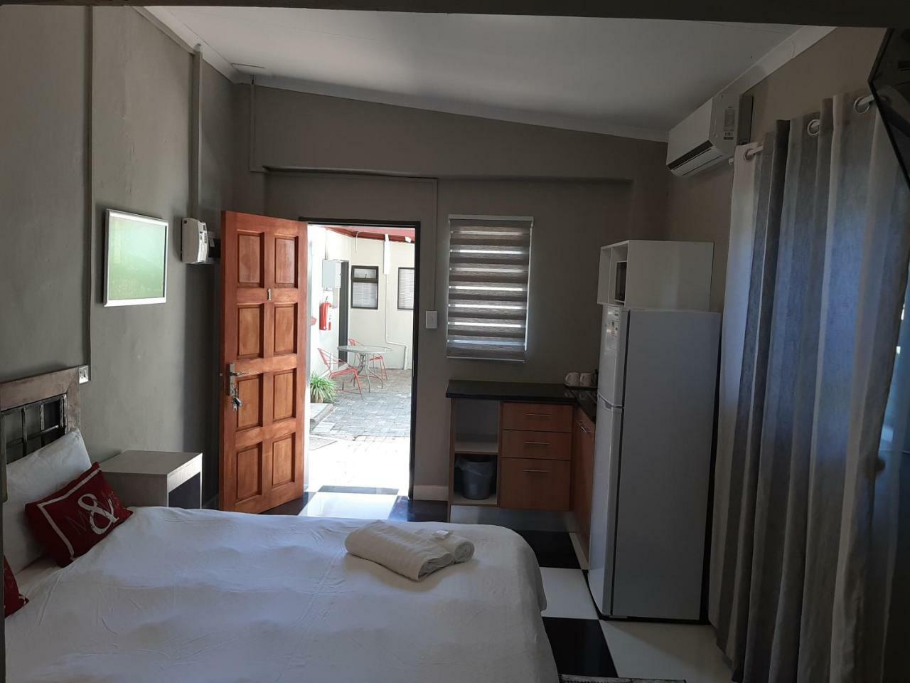 Lux Rooms On 37 Bloemfontein Exterior photo