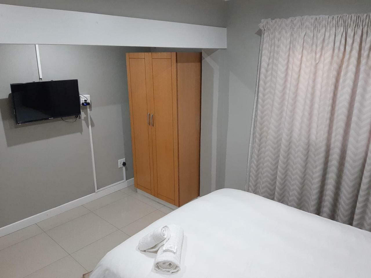 Lux Rooms On 37 Bloemfontein Exterior photo